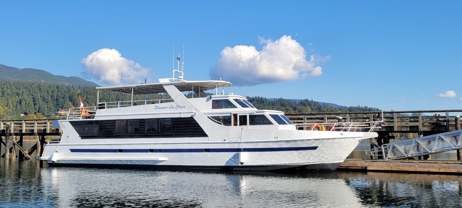 85′ Luxury Party/Event Boat Rental Vancouver (70 passengers max)