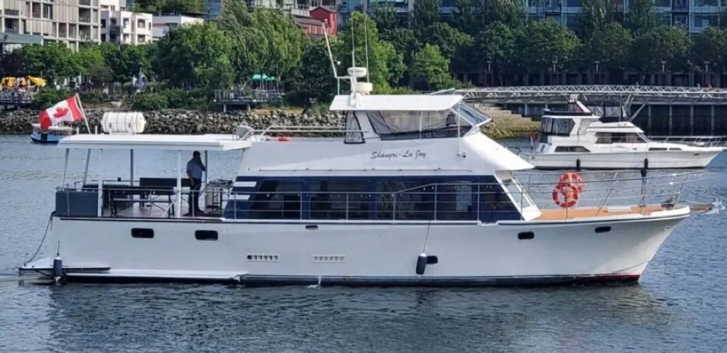 65’ Yacht     🎉 Perfect for Parties    [ Check Availability ]